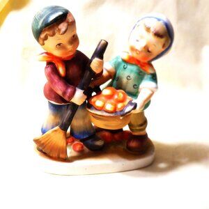 ~~~ HUMMEL ~~~ Boy and Girl Sweeping Fruit Debris ~~~